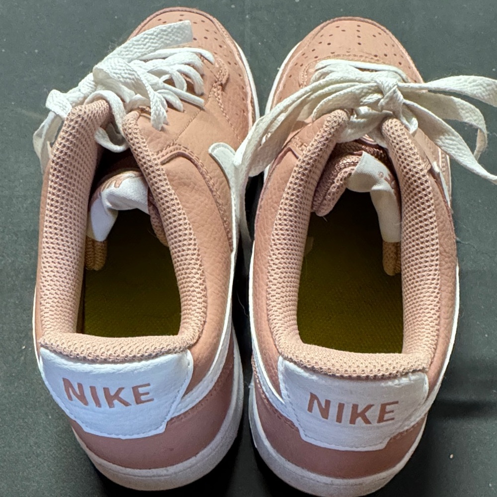 Nike Sneakers in Pink and White barely worn